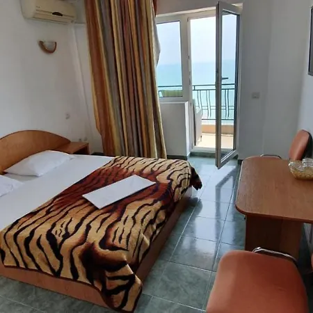 Jolie מלון קוסטינסטי