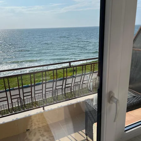 Jolie קוסטינסטי