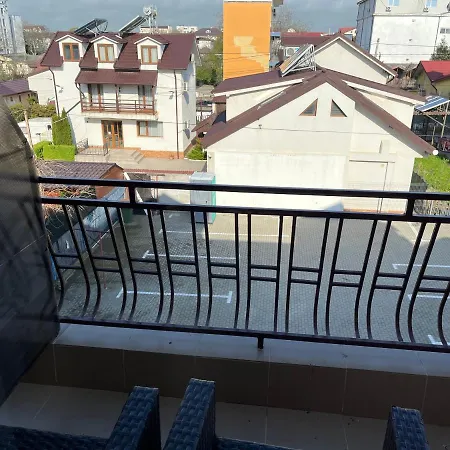 Jolie מלון קוסטינסטי